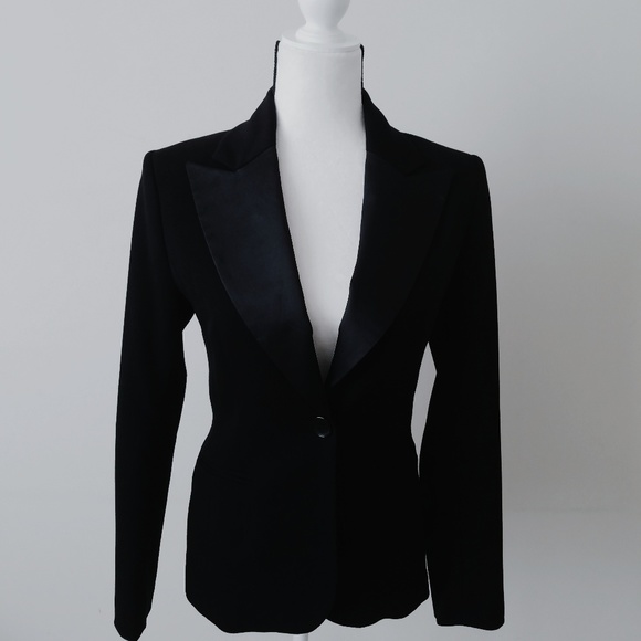 womens fitted black jacket